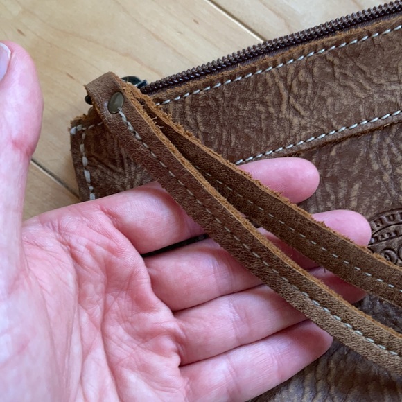 Roots wristlet - Picture 3 of 3